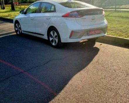 Белый Хендай Ioniq, объемом двигателя 0 л и пробегом 147 тыс. км за 13900 $, фото 6 на Automoto.ua