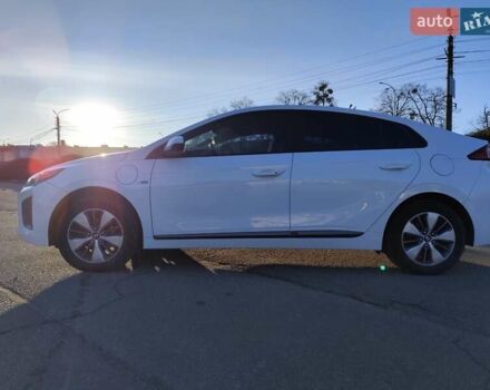 Білий Хендай Ioniq, об'ємом двигуна 1.58 л та пробігом 208 тис. км за 15100 $, фото 3 на Automoto.ua