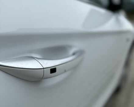 Белый Хендай Ioniq, объемом двигателя 0 л и пробегом 160 тыс. км за 11850 $, фото 32 на Automoto.ua