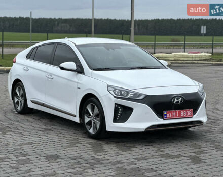 Белый Хендай Ioniq, объемом двигателя 0 л и пробегом 155 тыс. км за 11450 $, фото 2 на Automoto.ua