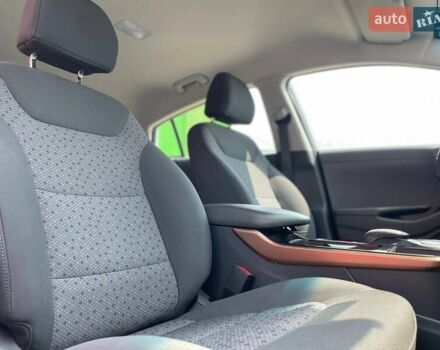 Білий Хендай Ioniq, об'ємом двигуна 0 л та пробігом 158 тис. км за 12700 $, фото 22 на Automoto.ua