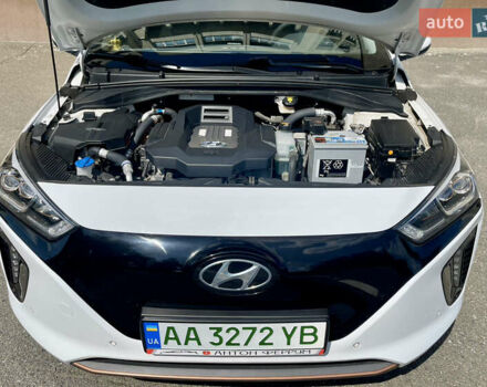 Белый Хендай Ioniq, объемом двигателя 0 л и пробегом 87 тыс. км за 17000 $, фото 30 на Automoto.ua