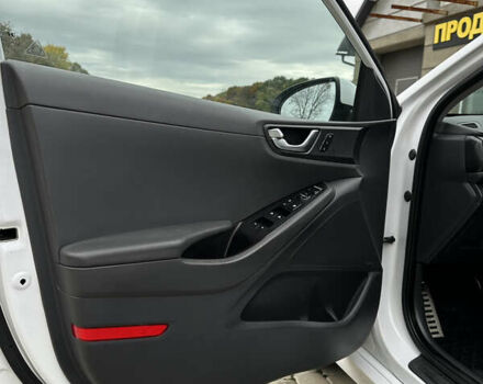 Белый Хендай Ioniq, объемом двигателя 0 л и пробегом 160 тыс. км за 11850 $, фото 27 на Automoto.ua