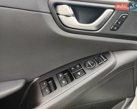Белый Хендай Ioniq, объемом двигателя 0 л и пробегом 102 тыс. км за 12650 $, фото 13 на Automoto.ua