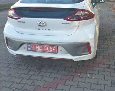 Белый Хендай Ioniq, объемом двигателя 0 л и пробегом 147 тыс. км за 13900 $, фото 13 на Automoto.ua