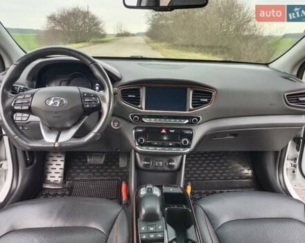Белый Хендай Ioniq, объемом двигателя 0 л и пробегом 102 тыс. км за 12650 $, фото 35 на Automoto.ua