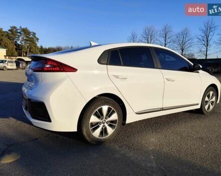 Білий Хендай Ioniq, об'ємом двигуна 1.58 л та пробігом 208 тис. км за 15100 $, фото 5 на Automoto.ua