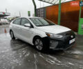 Белый Хендай Ioniq, объемом двигателя 1.6 л и пробегом 149 тыс. км за 12500 $, фото 18 на Automoto.ua