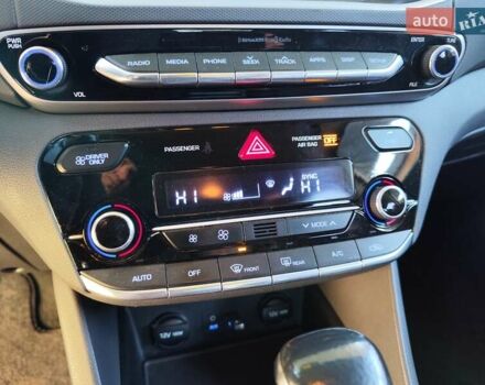 Білий Хендай Ioniq, об'ємом двигуна 1.58 л та пробігом 208 тис. км за 15100 $, фото 27 на Automoto.ua