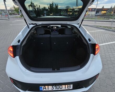 Белый Хендай Ioniq, объемом двигателя 1.6 л и пробегом 105 тыс. км за 14500 $, фото 12 на Automoto.ua