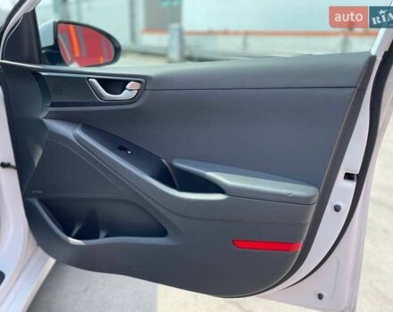 Білий Хендай Ioniq, об'ємом двигуна 0 л та пробігом 158 тис. км за 12700 $, фото 21 на Automoto.ua