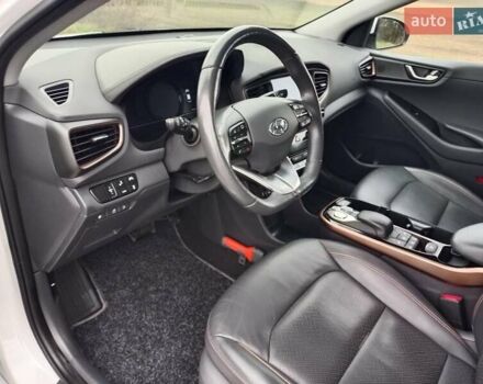 Белый Хендай Ioniq, объемом двигателя 0 л и пробегом 118 тыс. км за 11850 $, фото 20 на Automoto.ua