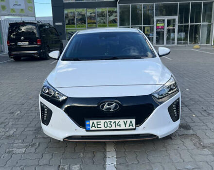 Білий Хендай Ioniq, об'ємом двигуна 0 л та пробігом 133 тис. км за 13900 $, фото 1 на Automoto.ua