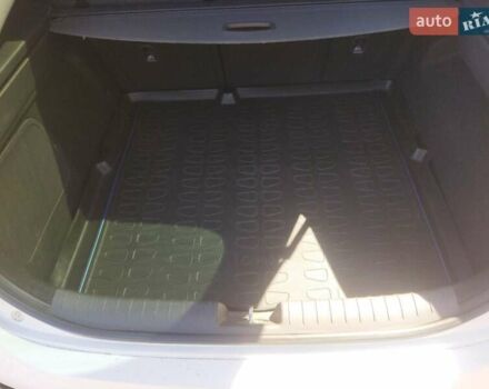 Белый Хендай Ioniq, объемом двигателя 0 л и пробегом 140 тыс. км за 13700 $, фото 10 на Automoto.ua