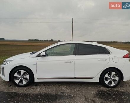 Белый Хендай Ioniq, объемом двигателя 0 л и пробегом 118 тыс. км за 11850 $, фото 2 на Automoto.ua