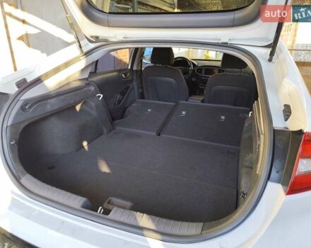 Білий Хендай Ioniq, об'ємом двигуна 1.58 л та пробігом 208 тис. км за 15100 $, фото 21 на Automoto.ua