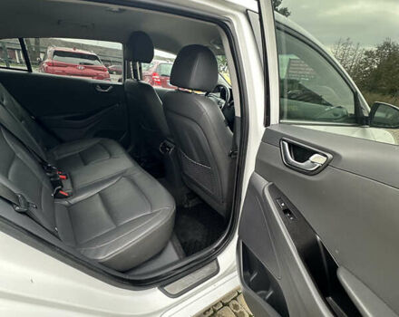 Белый Хендай Ioniq, объемом двигателя 0 л и пробегом 160 тыс. км за 11850 $, фото 16 на Automoto.ua