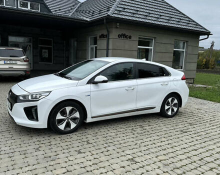 Белый Хендай Ioniq, объемом двигателя 0 л и пробегом 160 тыс. км за 11850 $, фото 1 на Automoto.ua