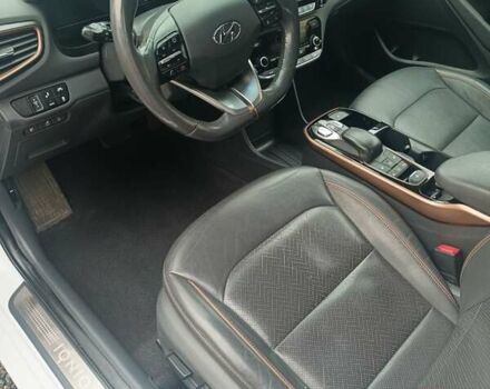 Белый Хендай Ioniq, объемом двигателя 0 л и пробегом 230 тыс. км за 10097 $, фото 4 на Automoto.ua