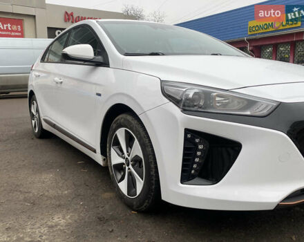 Белый Хендай Ioniq, объемом двигателя 0 л и пробегом 62 тыс. км за 15200 $, фото 2 на Automoto.ua