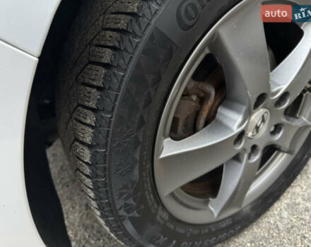 Белый Хендай Ioniq, объемом двигателя 0 л и пробегом 156 тыс. км за 11600 $, фото 25 на Automoto.ua