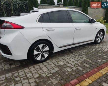Белый Хендай Ioniq, объемом двигателя 0 л и пробегом 124 тыс. км за 13500 $, фото 2 на Automoto.ua