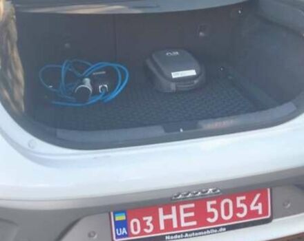 Белый Хендай Ioniq, объемом двигателя 0 л и пробегом 147 тыс. км за 13900 $, фото 7 на Automoto.ua