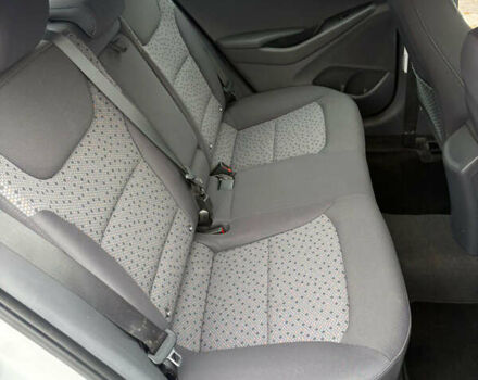 Белый Хендай Ioniq, объемом двигателя 0 л и пробегом 70 тыс. км за 10300 $, фото 21 на Automoto.ua