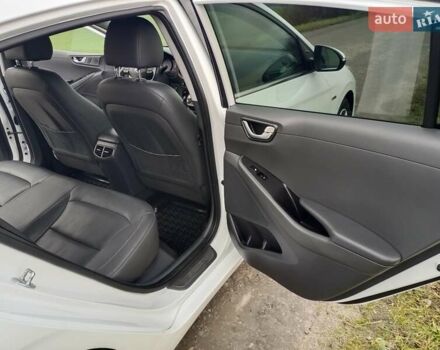 Белый Хендай Ioniq, объемом двигателя 0 л и пробегом 102 тыс. км за 12650 $, фото 17 на Automoto.ua
