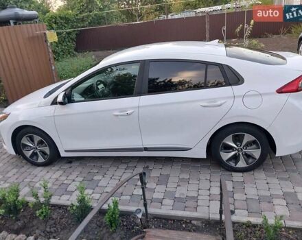 Белый Хендай Ioniq, объемом двигателя 0 л и пробегом 97 тыс. км за 13800 $, фото 5 на Automoto.ua