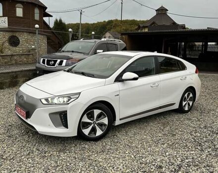 Белый Хендай Ioniq, объемом двигателя 0 л и пробегом 84 тыс. км за 12990 $, фото 4 на Automoto.ua