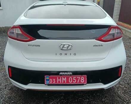 Белый Хендай Ioniq, объемом двигателя 0 л и пробегом 230 тыс. км за 10097 $, фото 2 на Automoto.ua