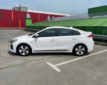 Белый Хендай Ioniq, объемом двигателя 0 л и пробегом 158 тыс. км за 12700 $, фото 3 на Automoto.ua