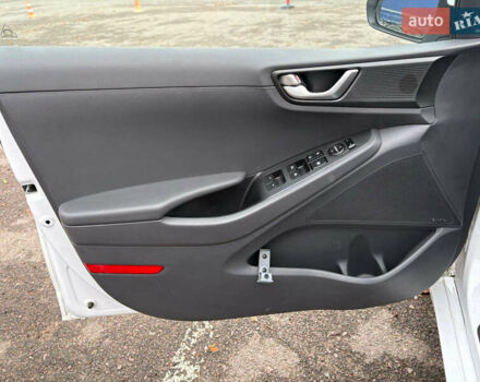 Белый Хендай Ioniq, объемом двигателя 0 л и пробегом 70 тыс. км за 10300 $, фото 23 на Automoto.ua