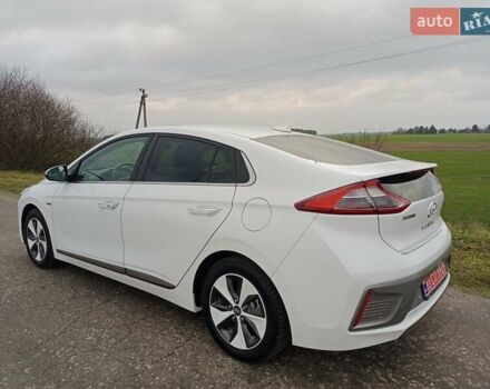 Белый Хендай Ioniq, объемом двигателя 0 л и пробегом 102 тыс. км за 12650 $, фото 5 на Automoto.ua