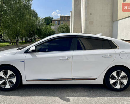 Белый Хендай Ioniq, объемом двигателя 0 л и пробегом 87 тыс. км за 17000 $, фото 2 на Automoto.ua