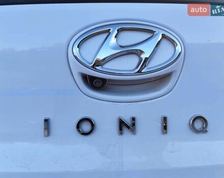 Білий Хендай Ioniq, об'ємом двигуна 1.58 л та пробігом 208 тис. км за 15100 $, фото 9 на Automoto.ua