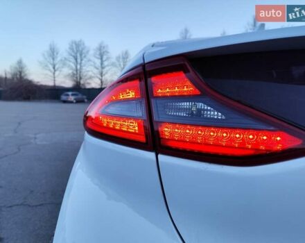 Білий Хендай Ioniq, об'ємом двигуна 1.58 л та пробігом 208 тис. км за 15100 $, фото 7 на Automoto.ua