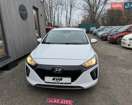Белый Хендай Ioniq, объемом двигателя 0 л и пробегом 156 тыс. км за 11600 $, фото 3 на Automoto.ua