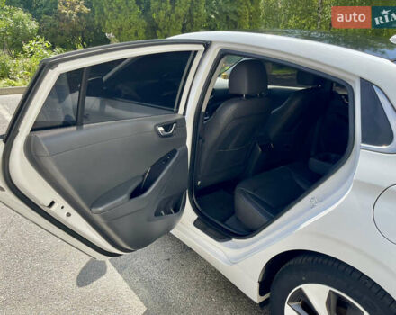 Белый Хендай Ioniq, объемом двигателя 0 л и пробегом 87 тыс. км за 17000 $, фото 14 на Automoto.ua