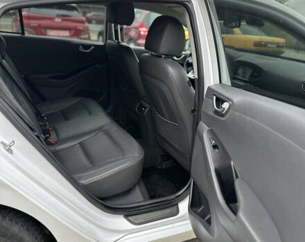 Белый Хендай Ioniq, объемом двигателя 0 л и пробегом 160 тыс. км за 11850 $, фото 15 на Automoto.ua