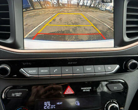 Белый Хендай Ioniq, объемом двигателя 0 л и пробегом 70 тыс. км за 10300 $, фото 28 на Automoto.ua