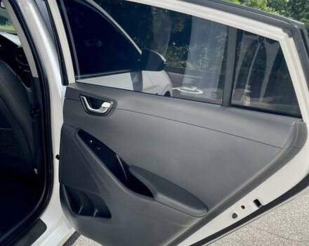 Белый Хендай Ioniq, объемом двигателя 0 л и пробегом 87 тыс. км за 17000 $, фото 21 на Automoto.ua