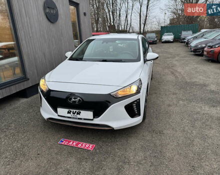 Белый Хендай Ioniq, объемом двигателя 0 л и пробегом 156 тыс. км за 11600 $, фото 1 на Automoto.ua
