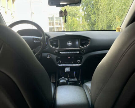 Белый Хендай Ioniq, объемом двигателя 0 л и пробегом 87 тыс. км за 17000 $, фото 34 на Automoto.ua