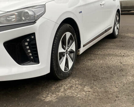 Белый Хендай Ioniq, объемом двигателя 0 л и пробегом 62 тыс. км за 15200 $, фото 1 на Automoto.ua