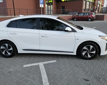 Белый Хендай Ioniq, объемом двигателя 1.6 л и пробегом 105 тыс. км за 14500 $, фото 4 на Automoto.ua