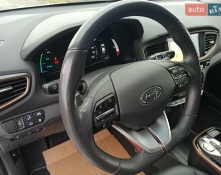 Белый Хендай Ioniq, объемом двигателя 0 л и пробегом 118 тыс. км за 11850 $, фото 62 на Automoto.ua