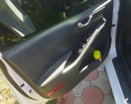 Белый Хендай Ioniq, объемом двигателя 0 л и пробегом 140 тыс. км за 13700 $, фото 9 на Automoto.ua