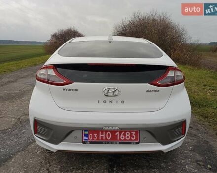 Белый Хендай Ioniq, объемом двигателя 0 л и пробегом 118 тыс. км за 11850 $, фото 5 на Automoto.ua